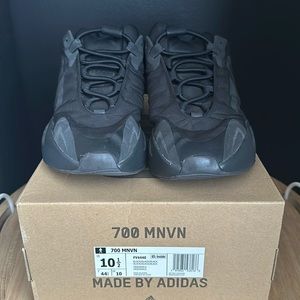 Yeezy 700 MNVN
